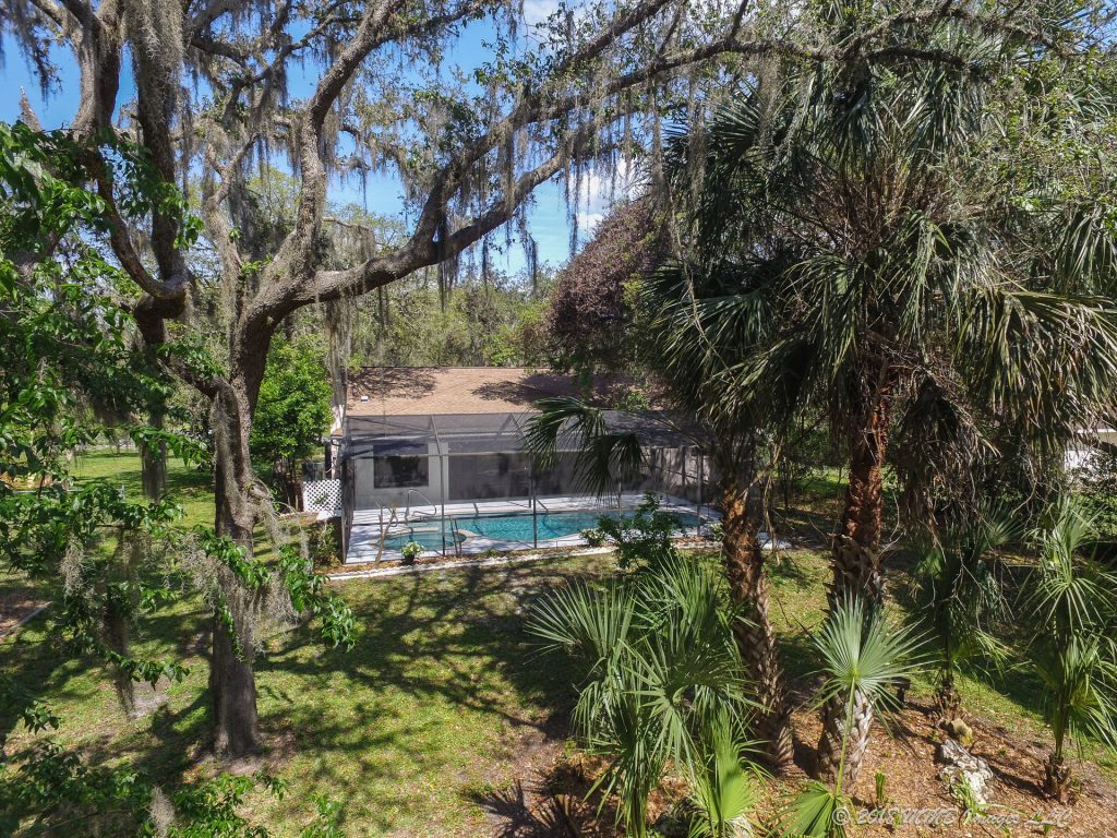 Real Estate Listing Photos for the Home for Sale at 3006 S Bay Berry Pt, Inverness, FL 34450.