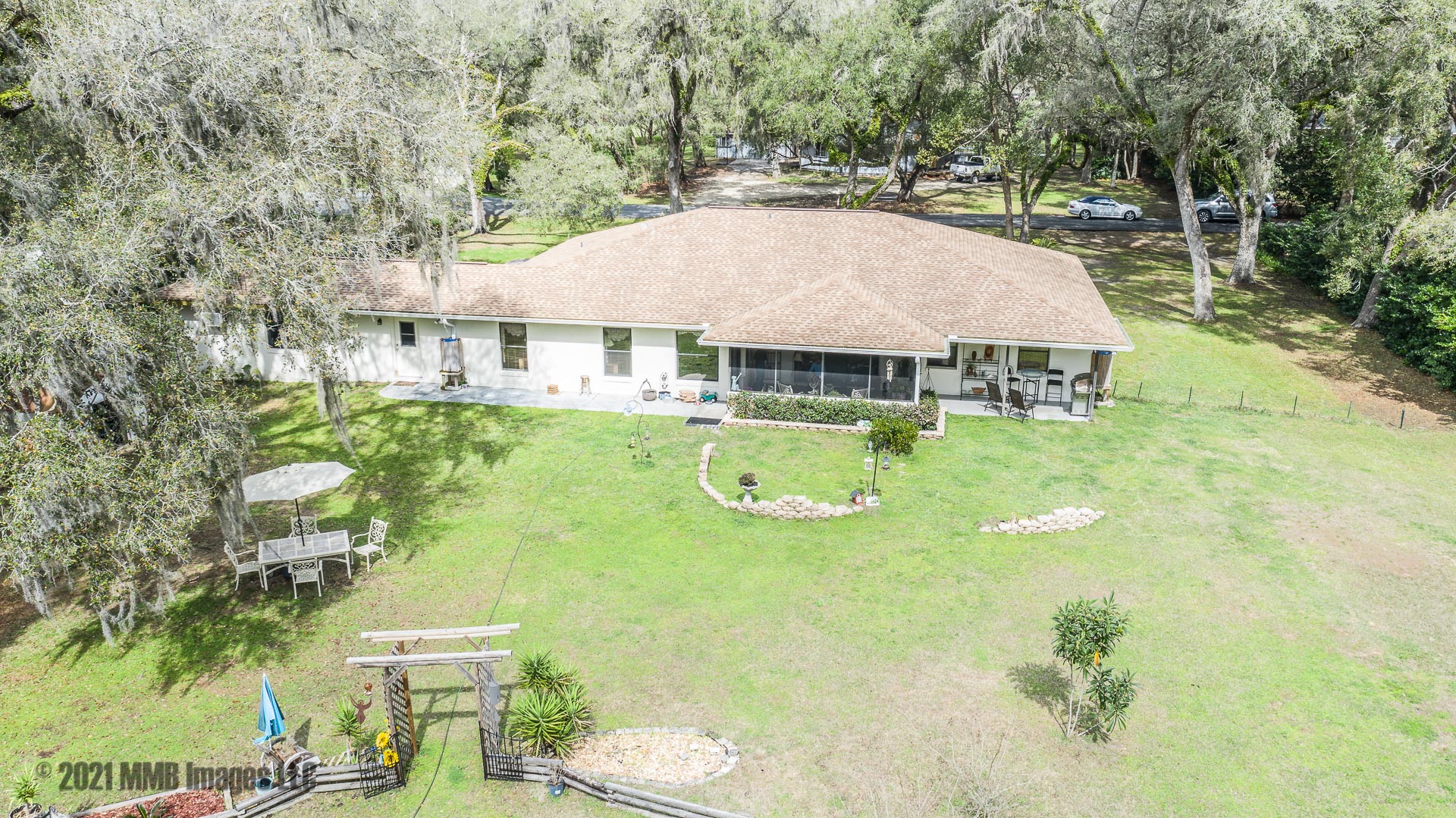 Real Estate Listing Photo for the Real Estate Home and Property for Sale on 1 Acre on 7121 E Manchester Ct. in the South Hampshire Subdivision of Floral City, Citrus County, Florida 34436