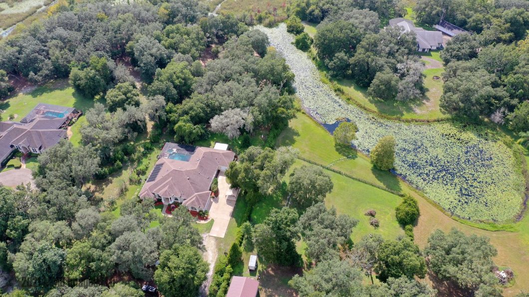 Luxury Estate in a Park Like Setting near City Center for Sale on 528 N Horse Prairie in Inverness, Citrus County, Florida
